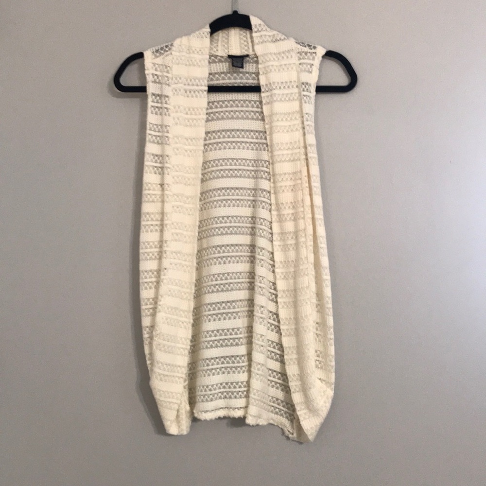 Rue 21 Sleeveless Cream Cardigan Large